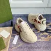 Famoso designer di moda design sneakers personalità tendenza scarpe big daddy con fondo alto morbido spettacolo scarpe alte per uomini e donne amanti