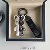 Keychain Car Luxurys Designers Key Chain Solid Color Monogrammed Keychains Bear Design Versatil Fashion Leisure Men Kvinnor Väskor Pendant Tillbehör Ver