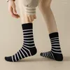 Calcetines de mujer Moda a rayas Otoño Colores mezclados Estilo japonés simple Equipo Algodón Casual Transpirable Cómodo para mujer