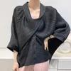 Damenjacken Miyake Plissee, einfaches und schickes Design, Schalkragen-Oberteil für Frauen, elegante einfarbige Fledermausärmel, lockere, lässige Knopfjacke