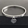 Hjärtarmband Forever Love Two Double Heart Charm Bangle Designer Armband Titanium Steel 18K Guldpläterad för kvinnor flickvän juvelergåvor