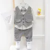 Kledingsets Baby Jongenskleding Pak Lente Herfst Kinderen Semi-formele geruite vest Shirt Broek 3-delig Peuter Gentleman Kids Suits