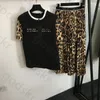 ヒョウ柄のプリントシャツスカート女性半袖Tシャツファッションハイウエストプリーツハーフスカートスウェットシャツ2ピースセット