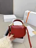 CE rode tas Designer zadeltas Dameshandtas Geborduurde bandjes High-end echt rundleer Strik Clamshell Portemonnee Mode luxe Alfabet breedband sub crossbody tas