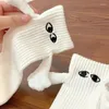 Frauen Socken D.Nale K Club Promi Ins Cartoon Augen Mode lustige kreative magnetische Attraktion Hände schwarze weiße Paare Sox