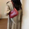 Bolsas de ombro Red Undertan for Women 2023 New Texture Leather Crossbody Bolsa de luxo de luxo Bolsas de noiva Trendcatlin_fashion_bags