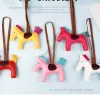 디자이너 Jewerlry Horse Tassels Keychain PU 가죽 조랑말 디자이너 키 체인 16 색 패션 동물 키 체인 하이 만화 장식 가방 핸드백