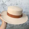 Basker lyxig designer läderband ull hatt klassisk vinter beige breda brim båthattar kanotier filt dekorera parti