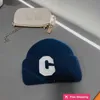 Casquettes de designer Automne et hiver Nouveaux cheveux de lapin Chapeau tricoté chaud Édition coréenne Simplifiée C-Lettre Marque de mode Chapeau en laine Petit et à la mode Chapeau froid MQEW