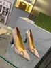 2 sapatos femininos Victoire de salto bloco bege vintage de couro branco com caixa