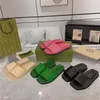 Designer Sandálias Itália Chinelos Nova Borracha Slides Sandálias Mulheres Homens Slipper Flat Bottoms Flip Flops Womens Rosa Bege Verde Moda Listrada Praia Tamanho 35-44