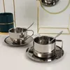 Tazze Tazze da caffè espresso in acciaio inossidabile Set Tazza da caffè con fiori Pull Tazze da tè Set Set da tè Tazza da latte con piattino Tappetino Cucchiaio Accessori YQ240109