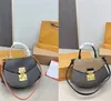 Tasarımcı Çanta Kadın Lüks Omuz Çantası Moda Kabartma Çiçek Kıyafet Çanta Taraklı Tutamak Crossbody Geometrik Tote S-Kilitli Kilit Çanta