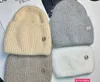 Designer Ball Caps Nuovo cappello lavorato a maglia in pelo di coniglio di alta qualità rete rossa m cappello di lana standard versatile moda Paillettes caldo autunno e inverno cappello di protezione per le orecchie XB38