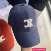 Casquettes de baseball de haute qualité automne-hiver, nouveau chapeau de baseball en velours côtelé avec arc de triomphe de la famille C avec une grande circonférence de la tête et un chapeau en langue de canard de style occidental pour moi