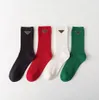 Hot Sell Designer's Men's Sockins Cztery pary stylowego sportowego litera Pra marka nadrukowane skarpetki haftowane czyste bawełniane oddychanie