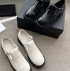 Kleine geurige Mary Jane enkele schoenen Designer loafers patroon leer ronde neus dikke zool dikke hak ondiepe mond kleine leren schoenen metalen gesp