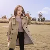 Gabardinas largas para niñas adolescentes de 413 años, chaqueta cortavientos de estilo inglés a la moda para primavera y otoño, ropa para niños 240108