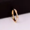 Anillos de racimo Yun Ruo Personalidad Pave Zircon Anillo de concha natural Color oro rosa Mujer Regalo Moda 316 L Joyería de acero de titanio Nunca se desvanece YQ240109