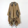 Châle à capuche fendu pour femmes, imitation ethnique en cachemire, Poncho épais et chaud avec pompons, manteaux pour hommes, automne hiver 240108