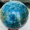 Statuette decorative Staffa di guarigione minerale in cristallo di quarzo con sfera di apatite blu naturale 316g
