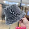 Tasarımcı Top Caps Şapkalar İçin Şapka Denim Balıkçı Şapkası Sıradan ve çok yönlü moda ve doğru mektup havzası şapkası Koreli versiyonu küçük kokulu rüzgar güneşlik şapkası w