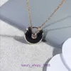 Collier de pneus de voiture de qualité supérieure Pour femmes boutique en ligne Amulette en or de haute qualité avec Fritillaria blanche agate rouge noire plaquée épaisse rose 18 carats avec boîte d'origine