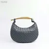 Handle Designer Heavy Bags Autumn and Winter Gold 22 2024 Style Cowhide Woven Perfect Red Antique Kendou Bag