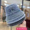 Tasarımcı Top Caps Şapkalar İçin Şapka Denim Balıkçı Şapkası Sıradan ve çok yönlü moda ve doğru mektup havzası şapkası Koreli versiyonu küçük kokulu rüzgar güneşlik şapkası w