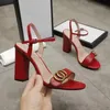 Scarpe formali firmate Donne alla moda Tacchi alti Tacchi medi in pelle classica Versatile fibbia in metallo con morsetto Scarpe da sposa di lusso sexy open toe