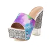 Sandaler 2024 Sommarkvinna utanför tofflor Färgglada tryck Open Toe Platform Slides Glitter Bling Block High Heels Womens Mules