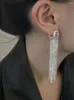 Pendientes colgantes Kshmir Cadena europea y americana Borla Lisa Hebilla en forma de U Nicho femenino Luz de lujo Accesorios para las orejas con sentido para personas mayores