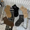 Herbst und Winter Neue Koreanische Stil Mid-Kalb Länge Socken Gekämmte Baumwolle Student Sport Socken Mädchen Socke Trendy Socke