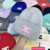 Casquettes de créateur Lettre Chapeau tricoté Arc de triomphe pour femmes Mode Chapeau de laine polyvalent Automne et hiver Chapeau chaud et froid Show Face Petit bandeau Chapeau tendance PEPI