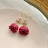 Orecchini pendenti Fiore immortale creativo per le donne Elegante pendente naturale essiccato a forma di cuore con accessori rosa