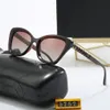 Modne okulary przeciwsłoneczne Ochrona UV, spolaryzowane retro klasyczne szklanki mody z pudełkiem z pudełkiem