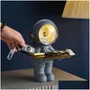 Dekorativa föremål Figurer Creative Astronaut Statue Storage Tray Nordic Home Decor Desk figur Living Room Table Key 220518 Drop Ots0x