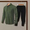 Set da corsa Camicia Henley da uomo Set di pantaloni da uomo in stile vichingo rinascimentale con colletto alla coreana Pantaloni Harem in vita elastica con dettagli allacciati