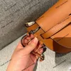 Top-Designer-Saddle-Taschen Damen-Umhängehandtasche Geldbörse Lowee High-End-Leder-Clamshell-Tragetasche mit Vintage-Schleife Luxus-Umhängetasche mit Alphabet-Stickerei und breitem Riemen