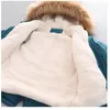 312 Jahre Winter warme Jungen Jacke großer Pelzkragen gepolstertes Futter mit samt dicker Kapuze schwerer Mantel für Kinder Kinder Oberbekleidung 240108