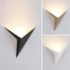 Lâmpada de parede criativa em forma de ferro triângulo simples quarto estudo el quarto cama led espelho farol