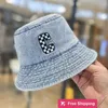 Tasarımcı Top Caps Şapkalar İçin Şapka Denim Balıkçı Şapkası Sıradan ve çok yönlü moda ve doğru mektup havzası şapkası Koreli versiyonu küçük kokulu rüzgar güneşlik şapkası w