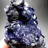 Dekorativa figurer 280G Royal Blue Fluorite Geode på Matrix - Kristaller och stenar Läkande mineralprov Heminredning Feng Shui -dekoration