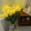 Fiori decorativi 10/15 pezzi bouquet di tulipani LED fiore di simulazione luce notturna atmosfera piccola lampada da tavolo decorazioni per la casa matrimonio compleanno