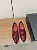 Sapatos femininos de salto plano pontiagudo mocassins de alta qualidade com logotipo de bezerro sandália mules de couro brilhante sapatilhas patente preto fosco mocassin penny mocassins slide chinelo