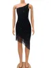 Robes décontractées Kricessee Sexy Black One Épaule Paillettes Gland Hem Robe Midi Femmes Sans Manches Irrégulière Anniversaire Clubwear Tenues