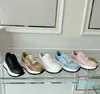 scarpe casual in pelle stile passerella per donna piccole scarpe sportive bianche con suola spessa standard in metallo