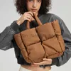 Torby na ramię mody dżinsowe miękkie torby designerskie wyściełane torebki w dół bawełniane lady torby na ramię ciepłe zimowe torba na tote 2023catlin_fashion_bags
