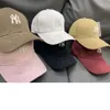 Cappello da baseball ricamato con lettera di copertura in stile americano a sei colori con triangolo vincente per adulti 2024