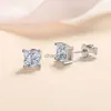 Stud Knobspin D Color Princess Cut Moissanite Earring S925 Sterling Sliver Plated med 18K vitguldörhängen för kvinnor Fina smycken YQ240110